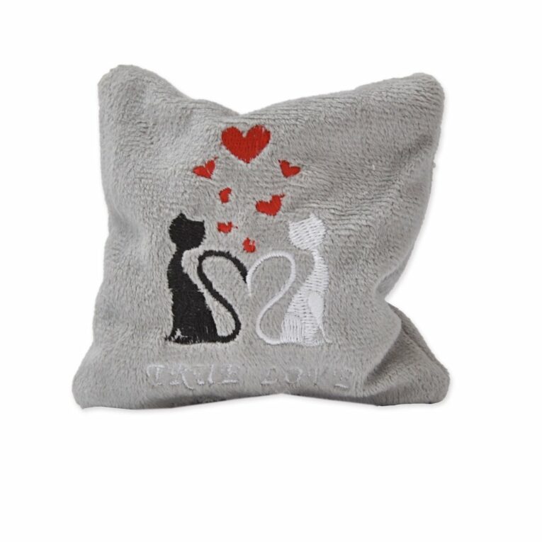 Günstig Aumüller Spielkissen True Love Plüsch mit Silver Vine und Dinkelspelz M i mPreisvergleich in unserem Onlineshop auf Hundeliebe-shop.de kaufen.