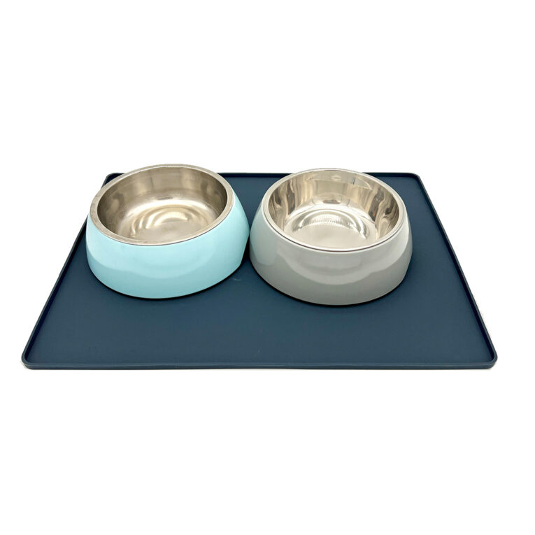 Günstig ZooRoyal Napfunterlage grau 40×30 cm i mPreisvergleich in unserem Onlineshop auf Hundeliebe-shop.de kaufen.